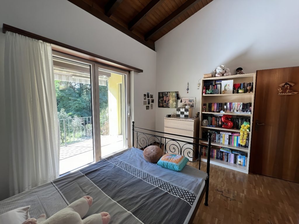 Vendiamo Casa Muzzano CV018 15-Vendiamo Casa Muzzano Camera