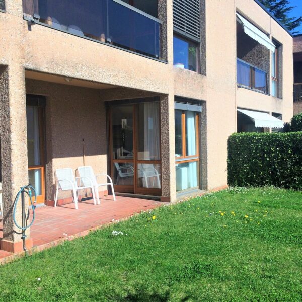 11-Vendiamo appartamento Porza giardino