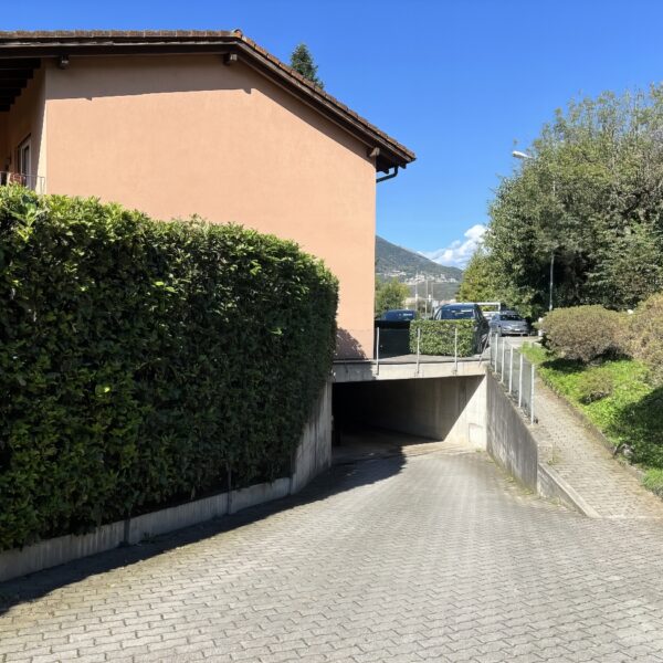 22-Vendiamo Casa Muzzano Entrata Garage