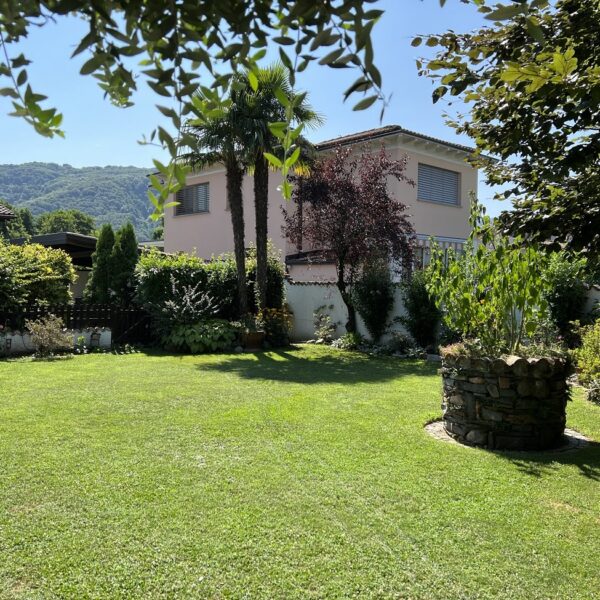5-Vendiamo casa Magliaso giardino