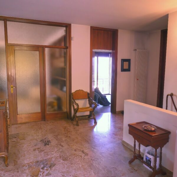 8-Vendiamo Casa Montagnola corridoio