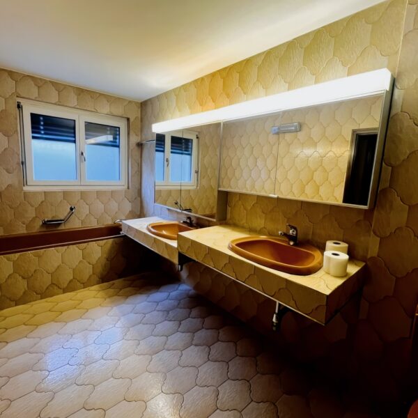 14 Vendiamo appartamento Brusino Arsizio - bagno