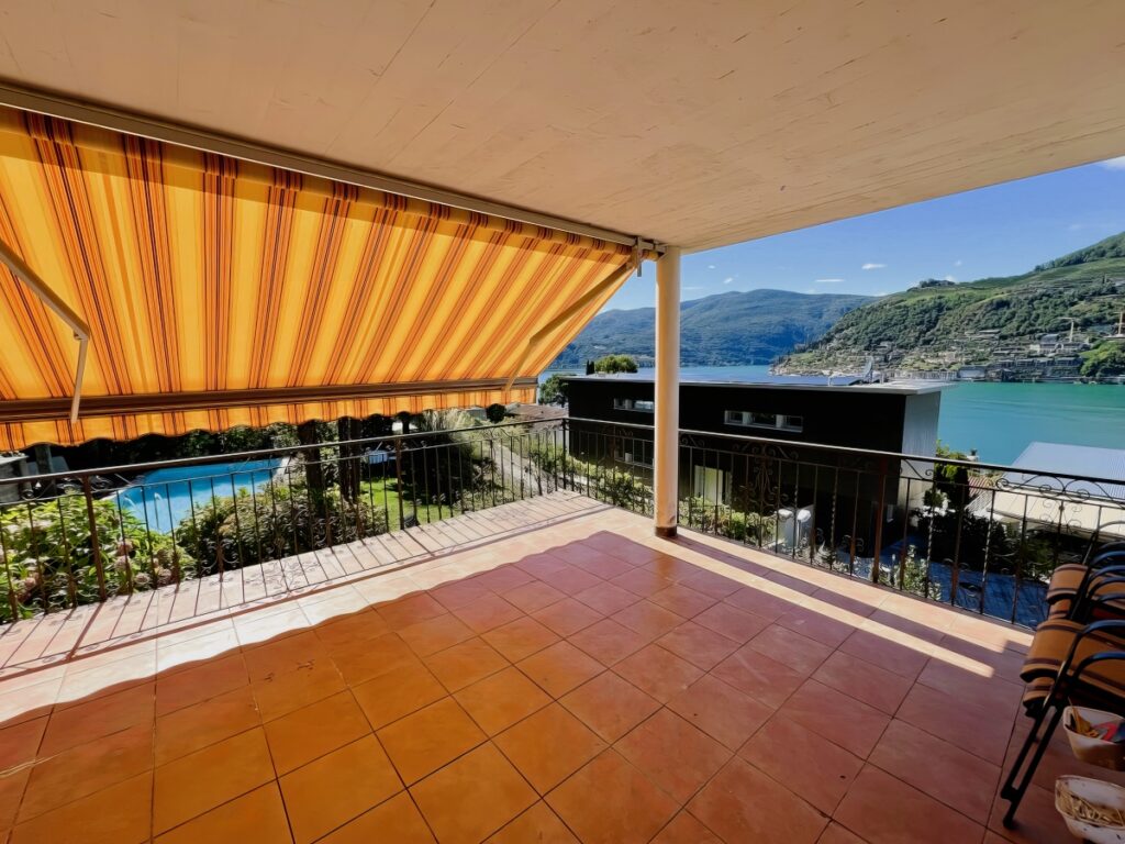 Vendiamo Appartamento Brusino Arsizio AV074 7 Vendiamo appartamento Brusino Arsizio - terrazza