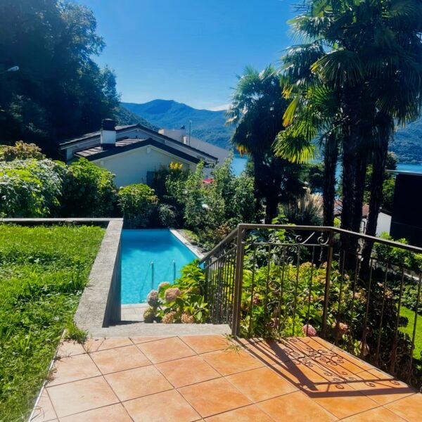 9 Vendiamo appartamento Brusino Arsizio - piscina