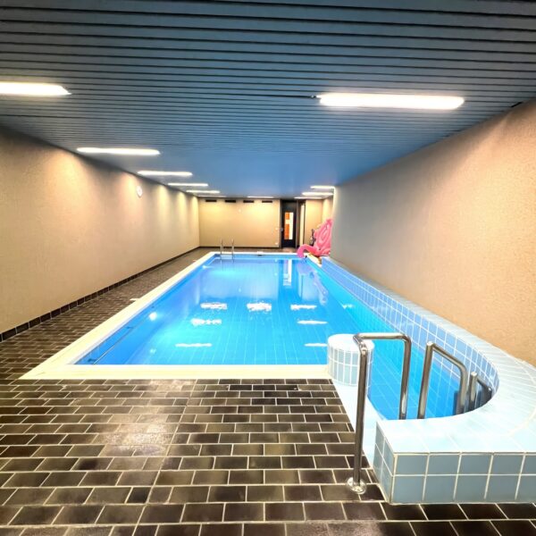 15 Vendiamo appartamento Breganzona piscina