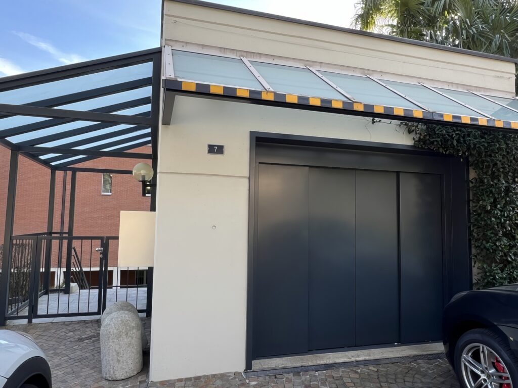 Vendiamo posto auto Montagnola AV081 Garage Montagnola