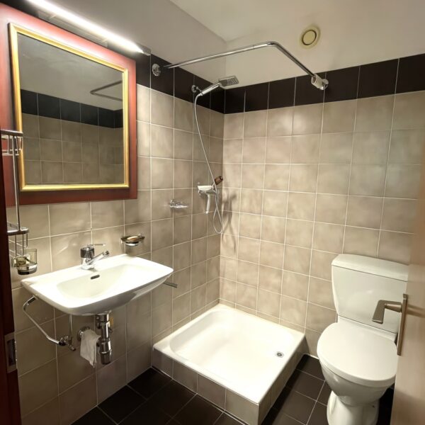 19 Vendiamo appartamento Montagnola bagno