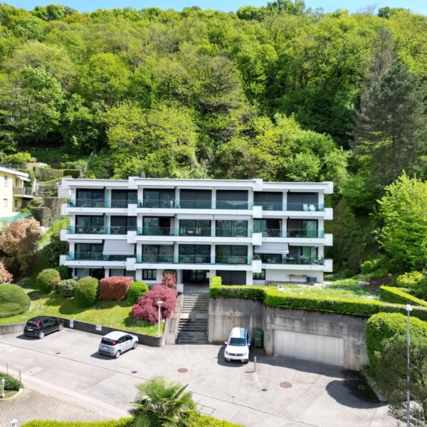 2 Vendiamo appartamento Montagnola esterno