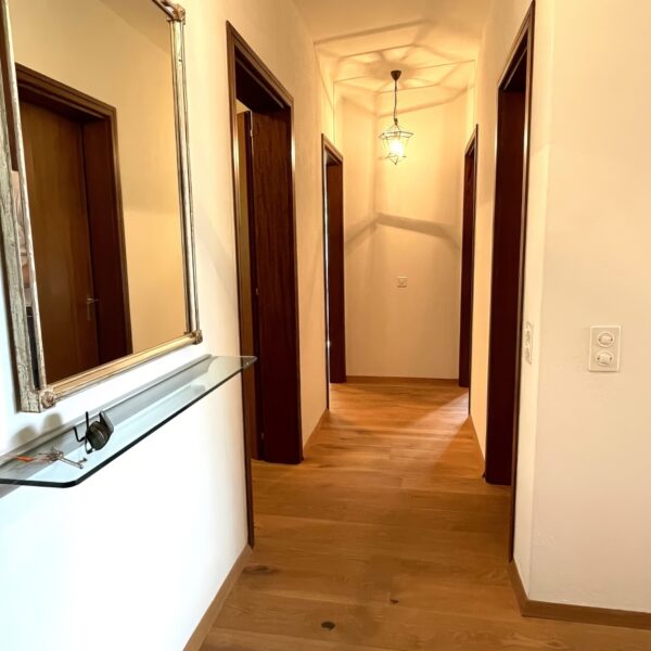 20 Vendiamo appartamento Montagnola corridoio
