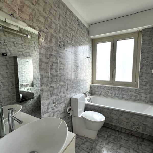 16 Vendiamo attico Lugano bagno