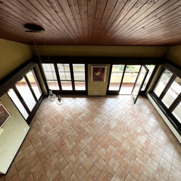 9-Vendiamo casa Cademario - sala