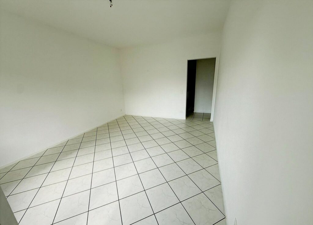 Vendiamo Appartamento Lugano AV080 8 Vendiamo appartamento Lugano Stanza