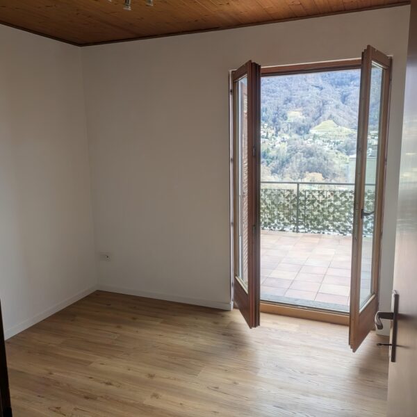 2-Affittiamo appartamento a Canobbio-Camera