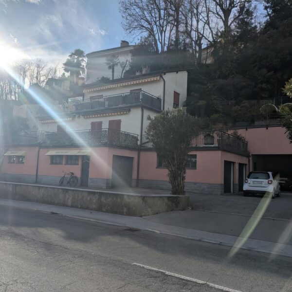 8-Affittiamo appartamento a Canobbio-Esterno