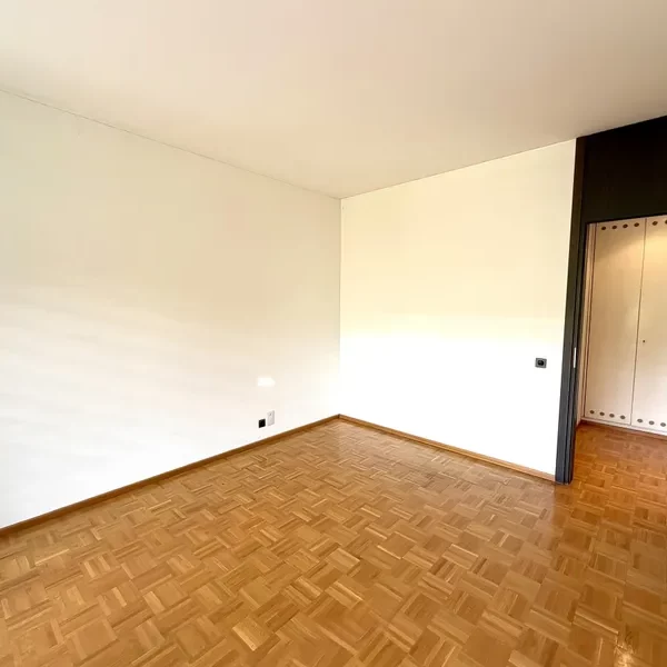 13 Vendiamo appartamento Lugano - Camera